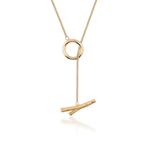 The 14K Solid Gold Tree Branch with O-Ring Necklace from the Into the Woods Collection by Erdem Akan showcases an elegant and minimalist design, featuring a circular loop and a delicate chain that ends in a pendant shaped like two intertwined twigs. This hypoallergenic necklace is available in multiple chain sizes.