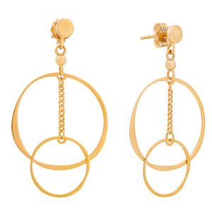 Crafted from 14K real solid gold, the earrings from the Harmony Collection feature a design with two concentric circles connected by a delicate chain. The larger circle gracefully hangs from the earlobe, with the smaller below it, offering a modern and elegant look that is both stylish and hypoallergenic.