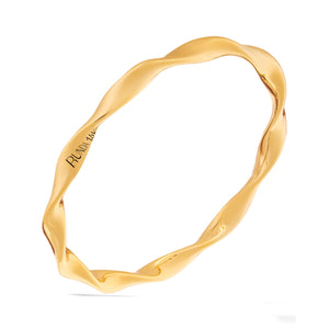 The 14K Solid Gold Twisted Ring from the Harmony Collection features a smooth, wavy design that highlights exquisite handcrafting. Its inner side is inscribed to add a personal touch. Set against a plain white background, this stunning piece reflects sustainable methods in its creation.