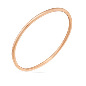 A sleek and sophisticated gold ring from Runda's Harmony Collection, showcased against a white backdrop. This circular 14K solid gold piece highlights its smooth and lustrous texture with a minimalist design, all crafted through sustainable methods.