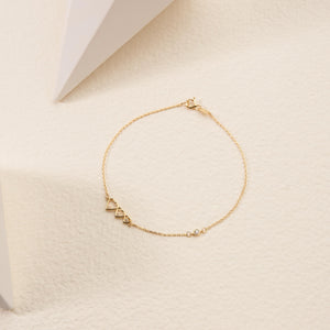 Introducing the Triple Diamond Heart Bracelet in 14K Solid Gold for Women, a delicate gold bracelet featuring a chain crafted from 14K solid gold. It is adorned with heart-shaped links and highlighted by natural diamond accents, complete with a small clasp for secure fastening.