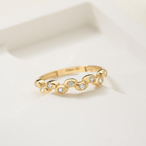 The Natural Diamond 14K Solid Gold Cluster Ring boasts a distinctive looping design, accented with small, natural diamonds in each loop. Finished with a polished shine, this ring exudes an elegant and modern appeal.