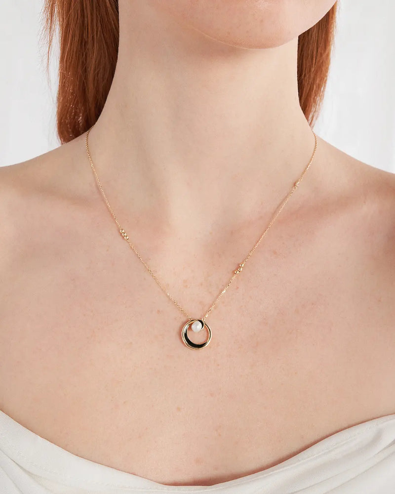 14K Gold Embrace Natural Pearl Chain Necklace