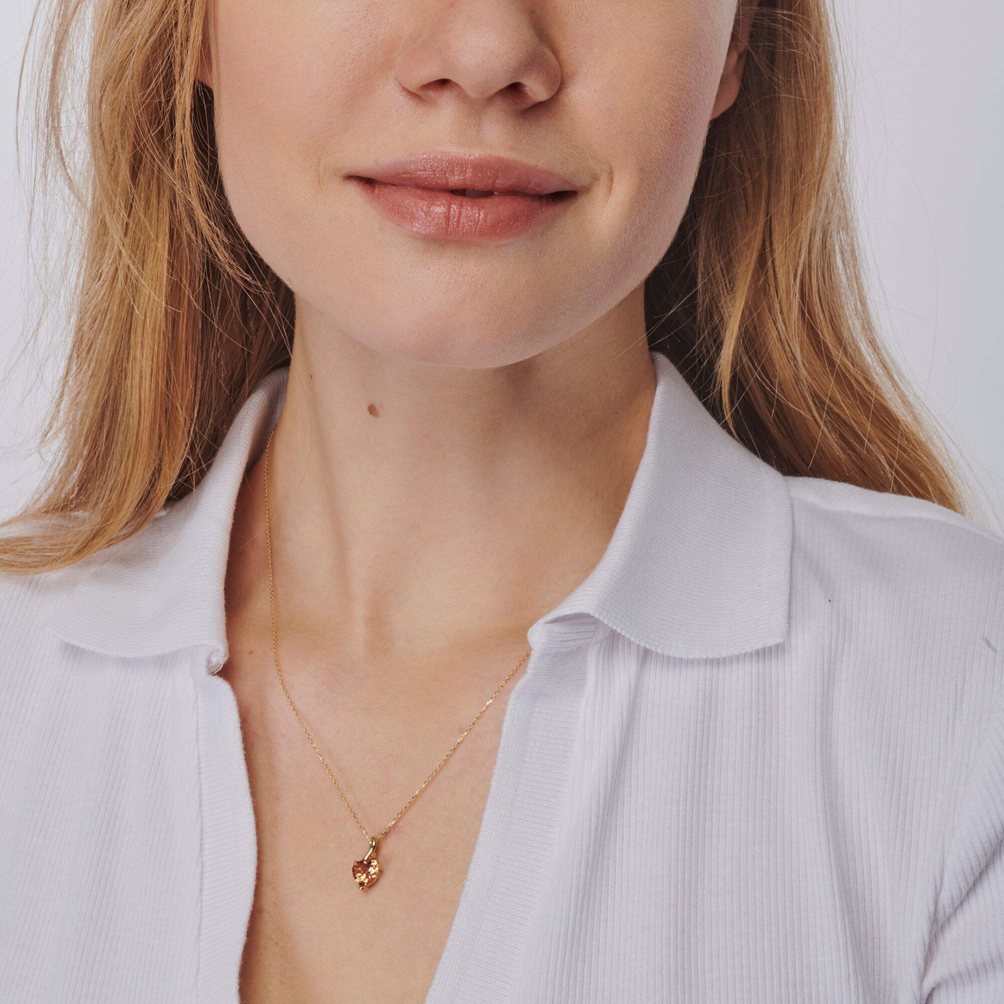 Collar de citrino naranja en forma de corazón en oro de 14 quilates