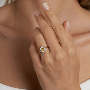 Explore an ideal jewelry gift for her: the 14K Gold Daisy Ring, featuring delicate white petals and a vibrant yellow center. This stunning ring reflects nature's beauty with timeless elegance.