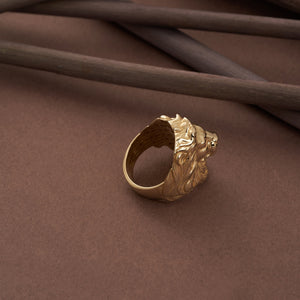 This 14K real solid gold lion ring for men features an intricate lion’s head design with striking red gemstone eyes against a plain white backdrop. The exquisitely detailed mane flows elegantly around the sides, making it a standout piece of animal jewelry for men.