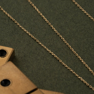 Close-up of the 14K Solid Gold Cable Link Chain Necklace for Men, featuring a lobster clasp. The finely detailed loops and diamond cut showcase its elegant design and polished metal finish.