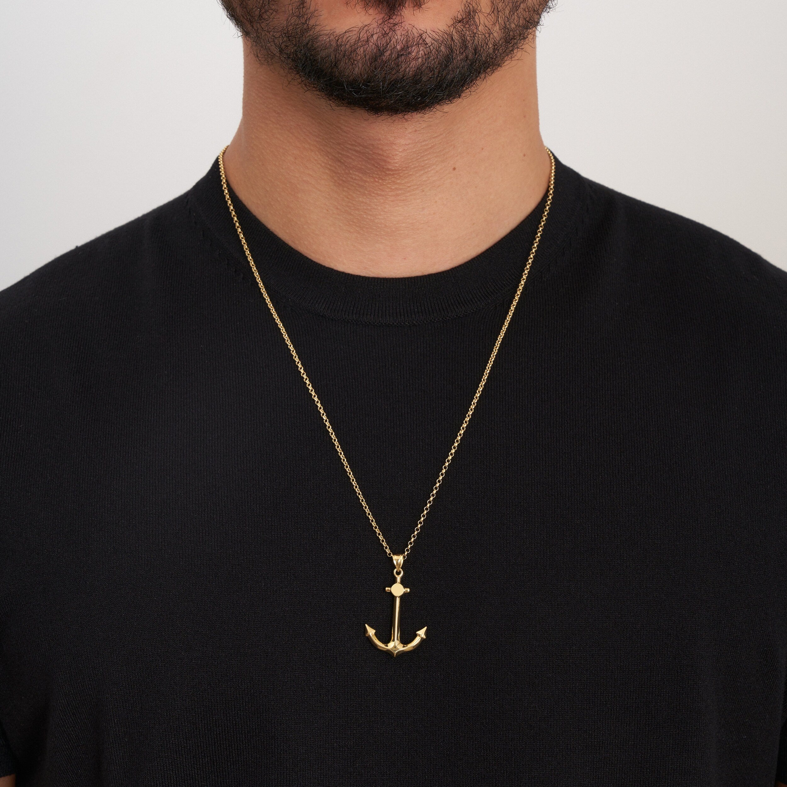 Collar con colgante de ancla minimalista pulido en oro de 14 quilates para hombre